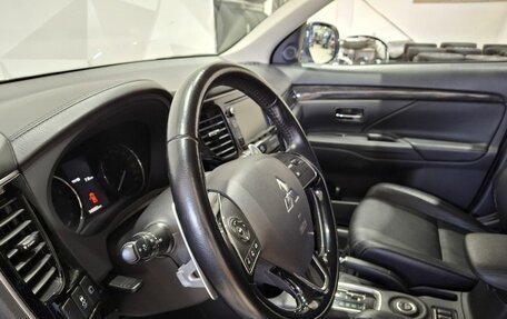 Mitsubishi Outlander III рестайлинг 3, 2015 год, 2 070 000 рублей, 24 фотография