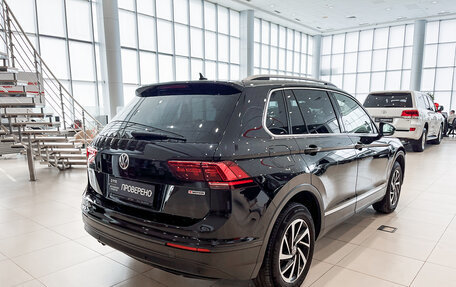 Volkswagen Tiguan II, 2018 год, 2 450 000 рублей, 6 фотография