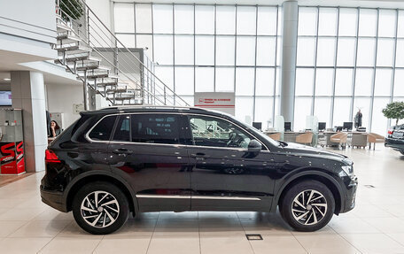 Volkswagen Tiguan II, 2018 год, 2 450 000 рублей, 5 фотография