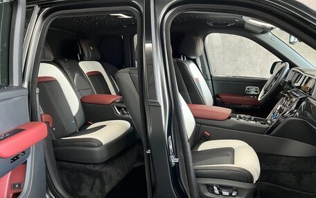 Rolls-Royce Cullinan, 2025 год, 81 000 000 рублей, 13 фотография