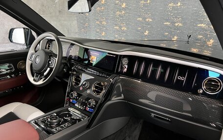 Rolls-Royce Cullinan, 2025 год, 81 000 000 рублей, 11 фотография