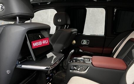 Rolls-Royce Cullinan, 2025 год, 81 000 000 рублей, 14 фотография