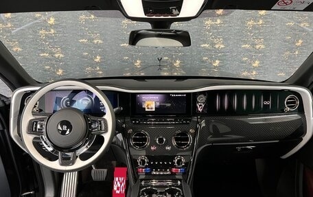 Rolls-Royce Cullinan, 2025 год, 81 000 000 рублей, 10 фотография