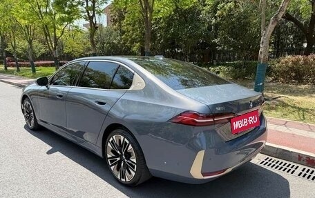 BMW 5 серия, 2024 год, 6 380 000 рублей, 3 фотография