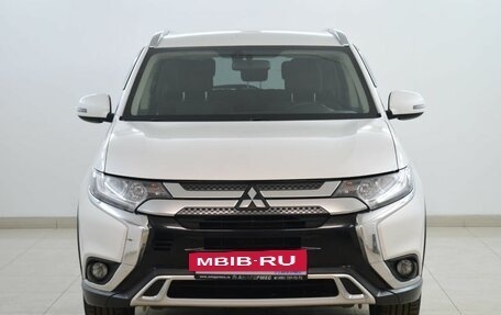 Mitsubishi Outlander III рестайлинг 3, 2019 год, 1 865 000 рублей, 2 фотография