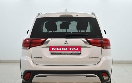 Mitsubishi Outlander III рестайлинг 3, 2019 год, 1 865 000 рублей, 3 фотография