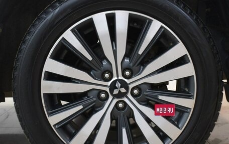 Mitsubishi Outlander III рестайлинг 3, 2019 год, 1 865 000 рублей, 16 фотография