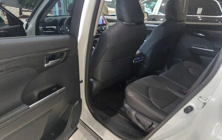 Toyota Highlander, 2025 год, 6 190 000 рублей, 10 фотография