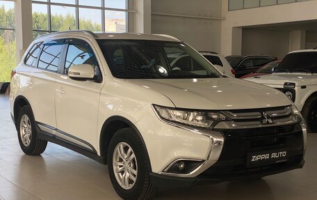 Mitsubishi Outlander III рестайлинг 3, 2015 год, 1 899 000 рублей, 4 фотография
