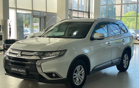 Mitsubishi Outlander III рестайлинг 3, 2015 год, 1 899 000 рублей, 6 фотография
