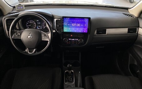 Mitsubishi Outlander III рестайлинг 3, 2015 год, 1 899 000 рублей, 13 фотография