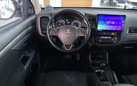 Mitsubishi Outlander III рестайлинг 3, 2015 год, 1 899 000 рублей, 14 фотография