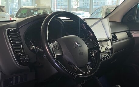 Mitsubishi Outlander III рестайлинг 3, 2015 год, 1 899 000 рублей, 11 фотография