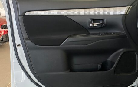 Mitsubishi Outlander III рестайлинг 3, 2015 год, 1 899 000 рублей, 20 фотография