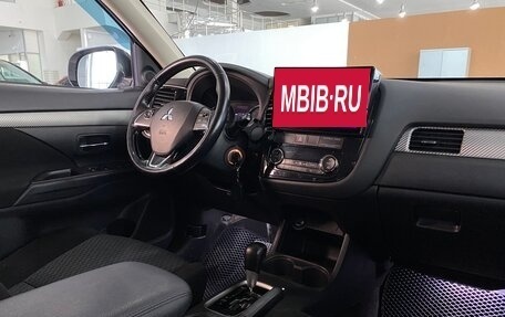 Mitsubishi Outlander III рестайлинг 3, 2015 год, 1 899 000 рублей, 12 фотография