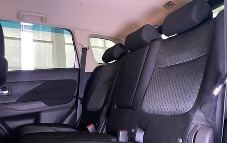 Mitsubishi Outlander III рестайлинг 3, 2015 год, 1 899 000 рублей, 25 фотография