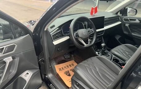 Volkswagen Tiguan II, 2022 год, 2 465 000 рублей, 10 фотография
