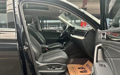 Volkswagen Tiguan II, 2022 год, 2 465 000 рублей, 8 фотография