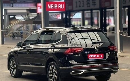 Volkswagen Tiguan II, 2022 год, 2 465 000 рублей, 5 фотография