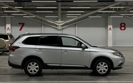 Mitsubishi Outlander III рестайлинг 3, 2017 год, 1 924 950 рублей, 4 фотография