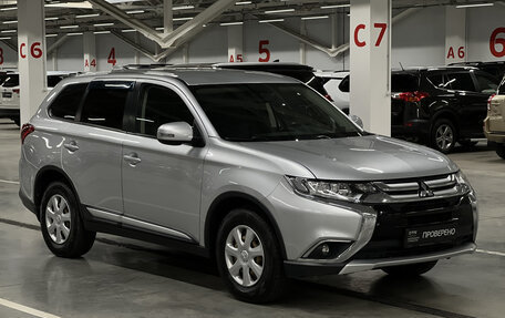 Mitsubishi Outlander III рестайлинг 3, 2017 год, 1 924 950 рублей, 3 фотография
