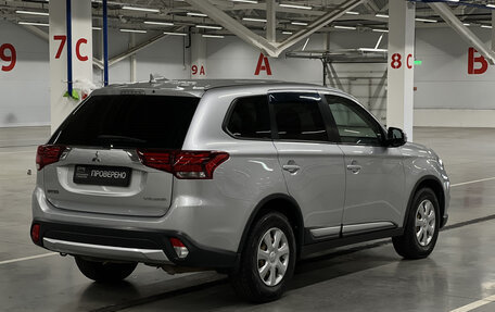 Mitsubishi Outlander III рестайлинг 3, 2017 год, 1 924 950 рублей, 5 фотография