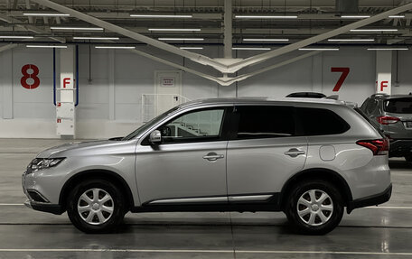 Mitsubishi Outlander III рестайлинг 3, 2017 год, 1 924 950 рублей, 8 фотография