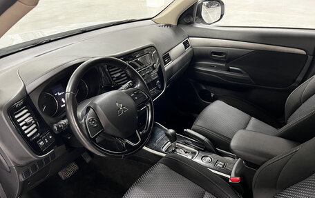 Mitsubishi Outlander III рестайлинг 3, 2017 год, 1 924 950 рублей, 16 фотография