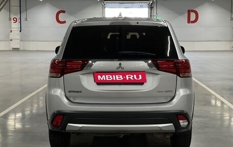 Mitsubishi Outlander III рестайлинг 3, 2017 год, 1 924 950 рублей, 6 фотография