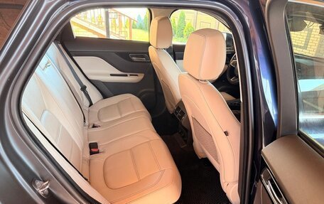 Jaguar F-Pace, 2018 год, 3 500 000 рублей, 13 фотография