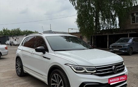 Volkswagen Tiguan II, 2021 год, 4 300 000 рублей, 3 фотография