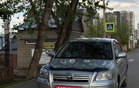 Toyota Avensis III рестайлинг, 2004 год, 670 000 рублей, 1 фотография