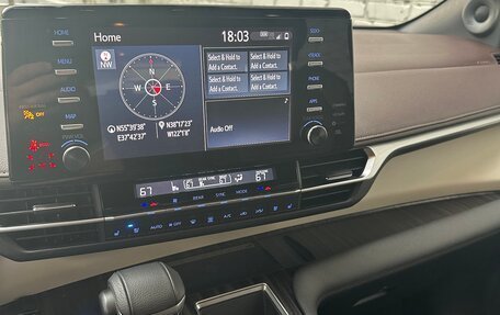 Toyota Sienna, 2021 год, 9 фотография