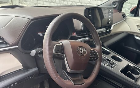 Toyota Sienna, 2021 год, 4 фотография
