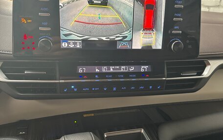 Toyota Sienna, 2021 год, 10 фотография
