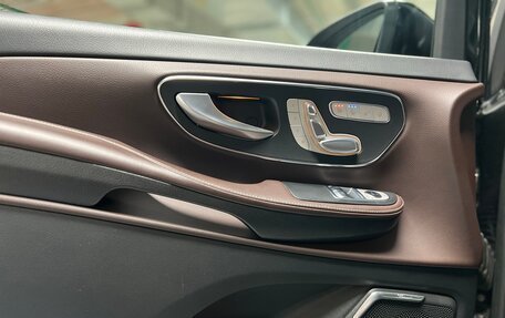 Mercedes-Benz V-Класс, 2017 год, 6 390 000 рублей, 8 фотография