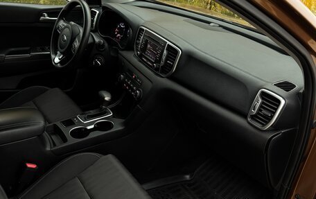 KIA Sportage IV рестайлинг, 2018 год, 2 200 000 рублей, 11 фотография