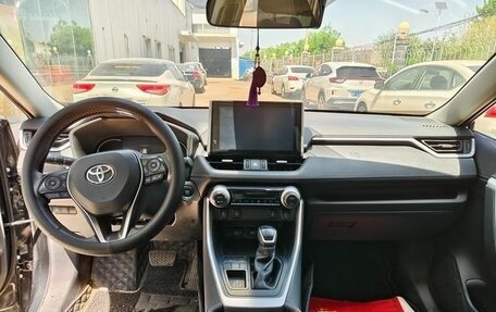 Toyota RAV4, 2022 год, 2 250 000 рублей, 8 фотография