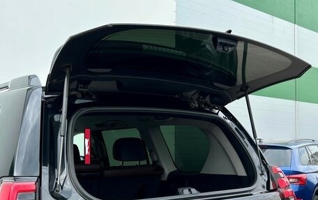 Toyota Land Cruiser Prado 150 рестайлинг 2, 2019 год, 5 498 800 рублей, 37 фотография