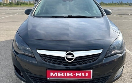 Opel Astra J, 2010 год, 600 000 рублей, 1 фотография