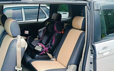 Toyota ISis I, 2008 год, 900 000 рублей, 7 фотография