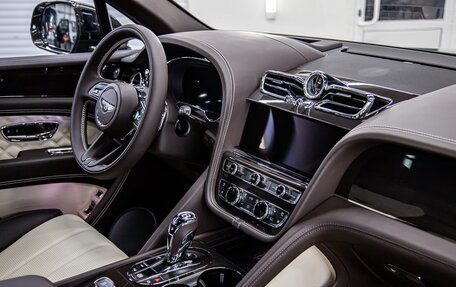 Bentley Bentayga I, 2021 год, 28 888 888 рублей, 20 фотография