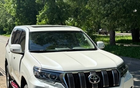 Toyota Land Cruiser Prado 150 рестайлинг 2, 2021 год, 5 000 000 рублей, 4 фотография