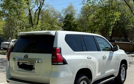 Toyota Land Cruiser Prado 150 рестайлинг 2, 2021 год, 5 000 000 рублей, 10 фотография