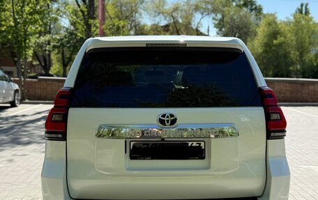 Toyota Land Cruiser Prado 150 рестайлинг 2, 2021 год, 5 000 000 рублей, 9 фотография