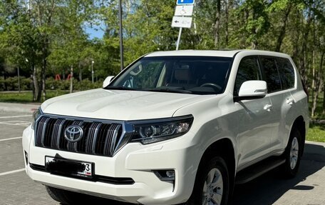 Toyota Land Cruiser Prado 150 рестайлинг 2, 2021 год, 5 000 000 рублей, 8 фотография
