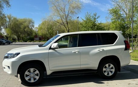Toyota Land Cruiser Prado 150 рестайлинг 2, 2021 год, 5 000 000 рублей, 13 фотография