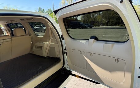 Toyota Land Cruiser Prado 150 рестайлинг 2, 2021 год, 5 000 000 рублей, 21 фотография