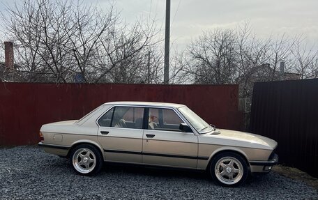 BMW 5 серия, 1985 год, 1 400 000 рублей, 3 фотография