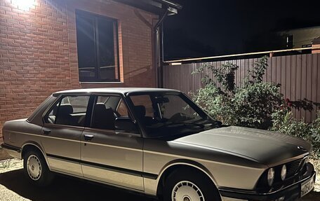 BMW 5 серия, 1985 год, 1 400 000 рублей, 15 фотография